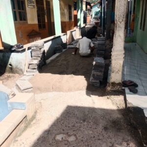 PEMBANGUNAN PAVING BLOK KP. CAYUR RT. 002/001